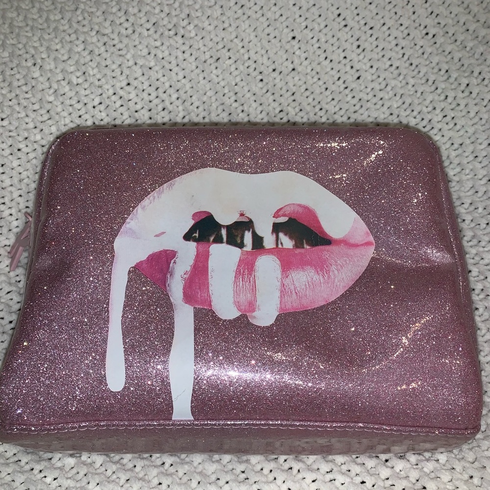 Kylie Jenner makeup bag!!